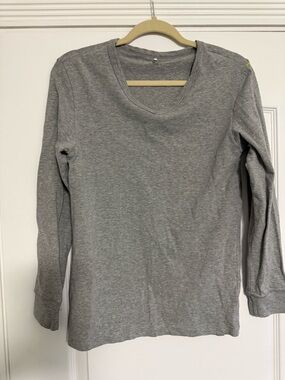 Women's Long Sleeve V-Neck Tee - Gray